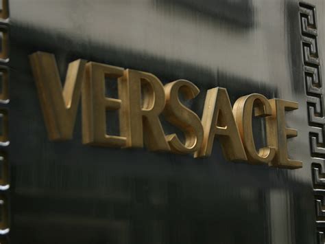 versace no brasil|Versace: Conheça a História da Marca Extravagante.